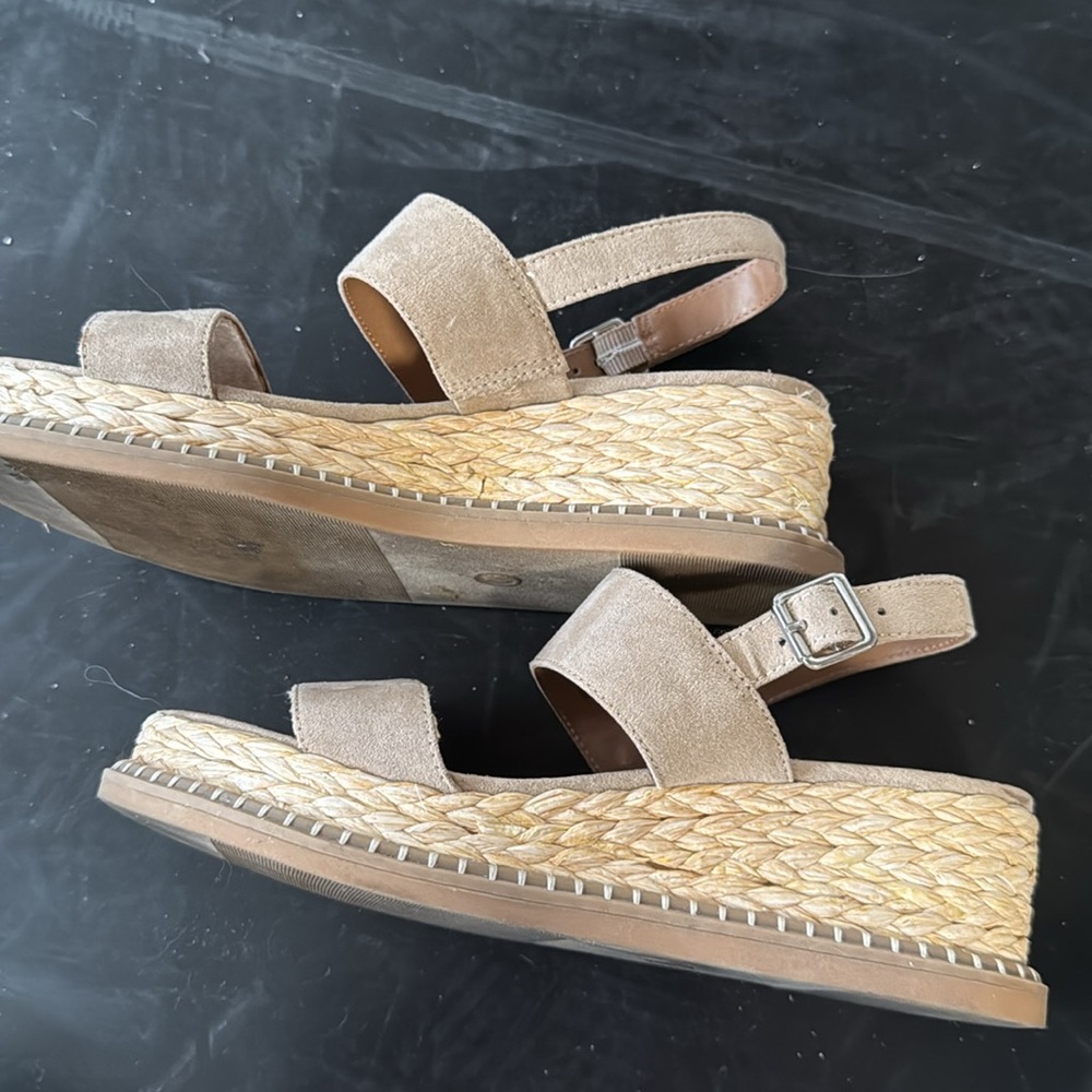 Universal Thread Sandals - image 2